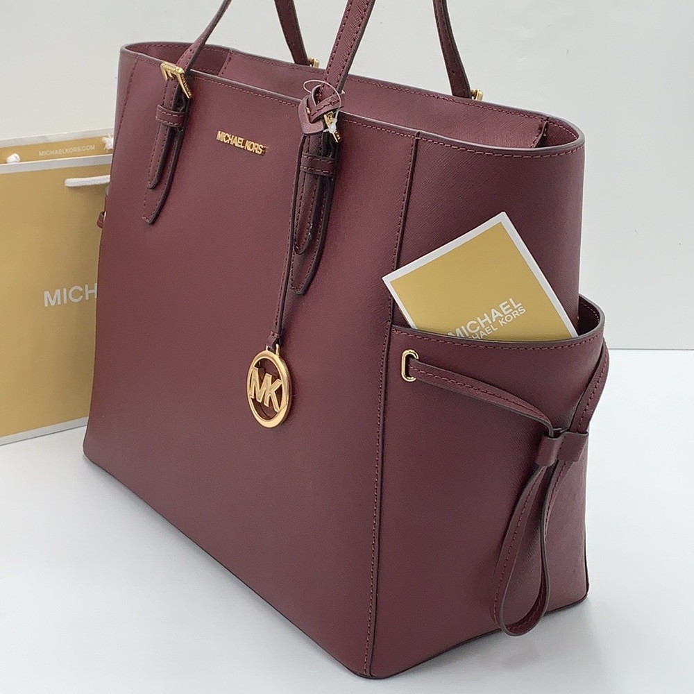 MICHAEL KORS
Gilly Large Saffiano Leather Tote Shoulder Bag
COLOR: Oxblood
NWT - Picture 12 of 16